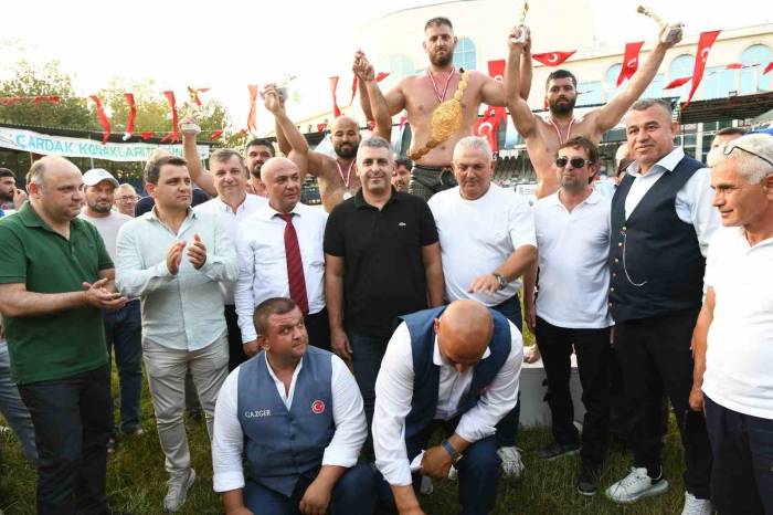 289. Geleneksel Çardak Yağlı Pehlivan Güreşleri’nde Başpehlivan Nedim Gürel Oldu