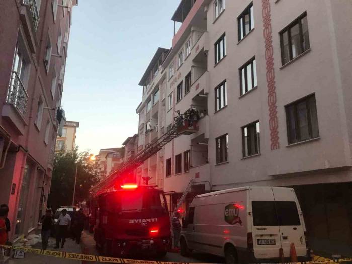 Elektrik Panosundan Çıkan Yangın Paniğe Neden Oldu