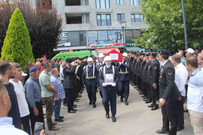 Kazada Ölen Uzman Çavuş Askeri Törenle Son Yolculuğuna Uğurlandı