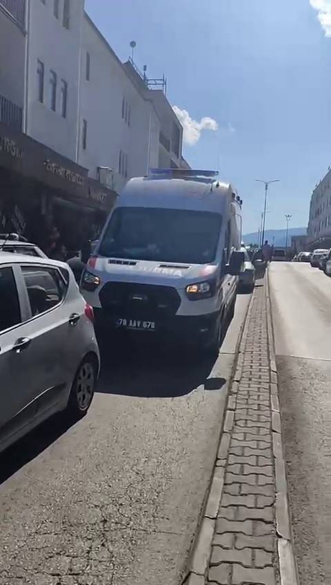 Hatalı Park, Hastaya Yetişmeye Çalışan Ambulansı Engelledi