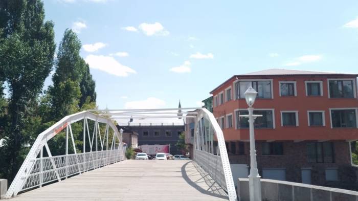 Kars’ta Tarihi Demir Köprü’nün Işıklandırılması Yapıldı