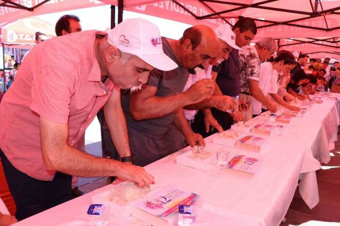 Pişmaniye Yeme Yarışması Renkli Görüntülere Sahne Oldu