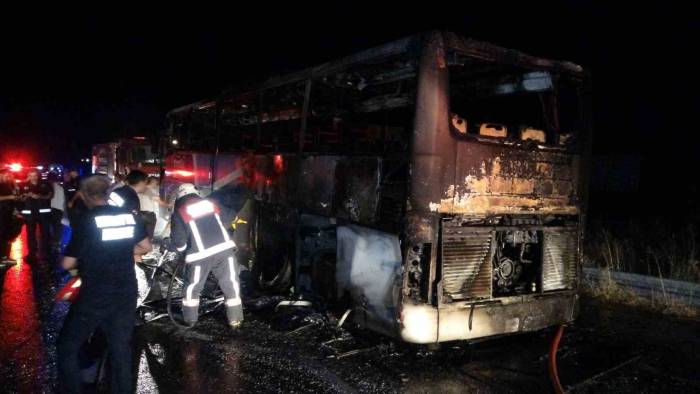 Malatya’da Yolcu Otobüsü Alev Alev Yandı: Facianın Eşiğinden Dönüldü