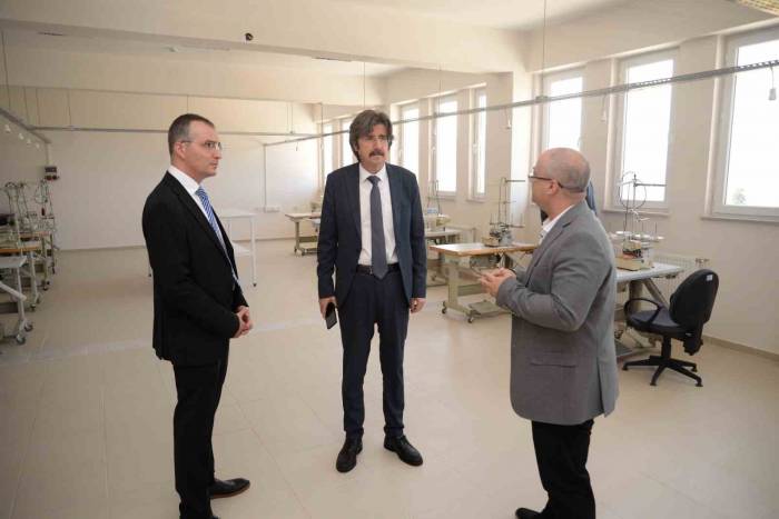 Tarihi Taş Mektep Canlanıyor