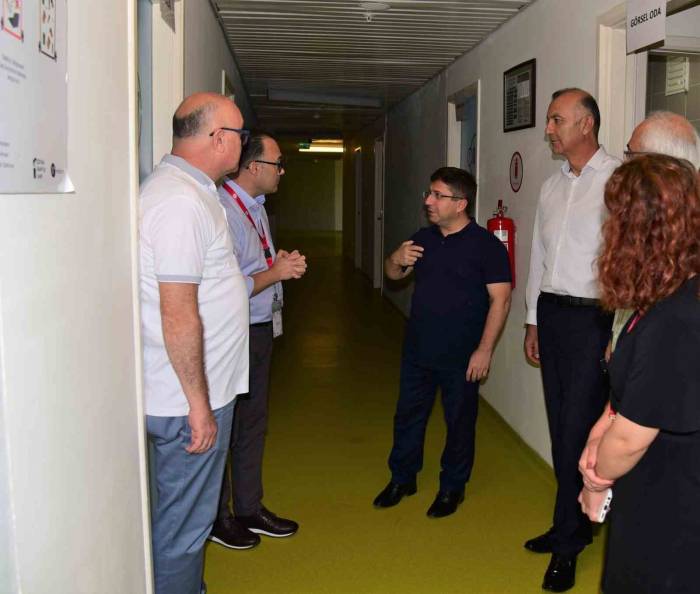 Rektör Oğurlu, Özel Öğrenci Yaşam Merkezini İnceledi