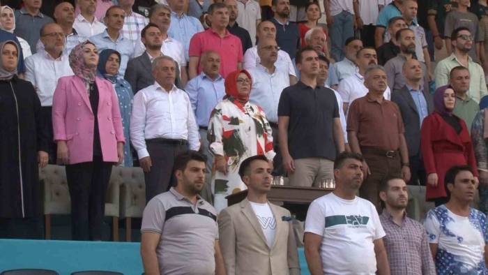 Başkan Döğücü: “Tüm Tesislerimizle Gençlerin Emrindeyiz"