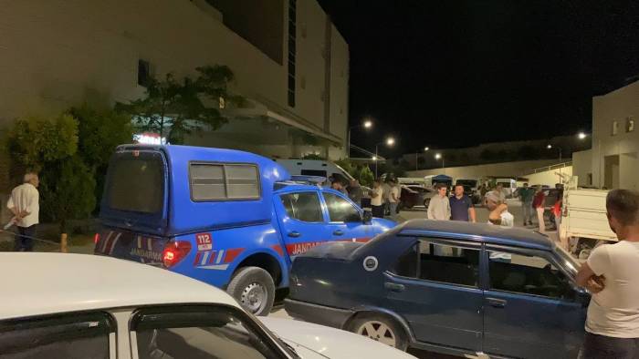 Husumetlisini Öldürüp 2 Kişiyi De Yaraladıktan Sonra Jandarma Ekiplerine Ateş Açtı