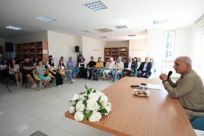 Başkan İsmet Yıldırım, Üniversiteyi Kazanan Öğrencilerle Buluştu