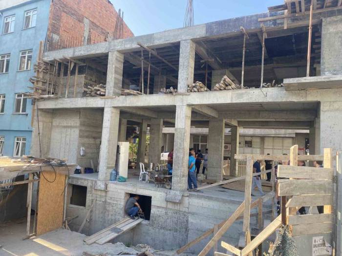 Zeytinburnu’nda İnşaattan Düşen 67 Yaşındaki Adam Hayatını Kaybetti