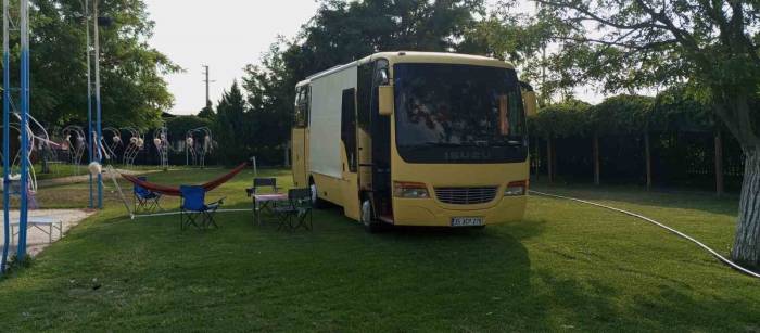 2 Yıllık Sigara Parasıyla Midibüsünü Karavana Çevirdi