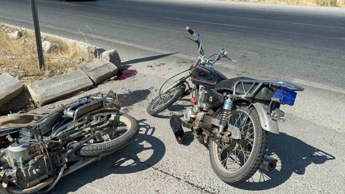 Motosikletlerin Çarpıştığı Kazada Ölü Sayısı 2’ye Yükseldi