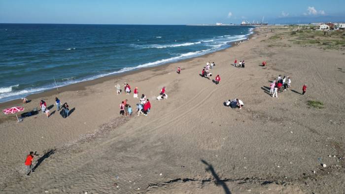 Önce Gezdiler, Sonra Sahili Temizlediler