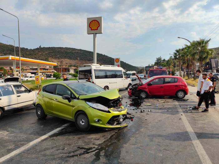 İki Otomobil Kafa Kafaya Çarpıştı: 1 Yaralı