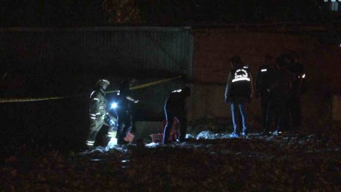 Bağcılar’da Su Kuyusunda Erkek Cesedi Bulundu
