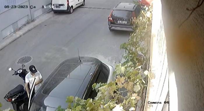 Babasının Bozdurması İçin Verdiği Dolarları Böyle Çaldırdı