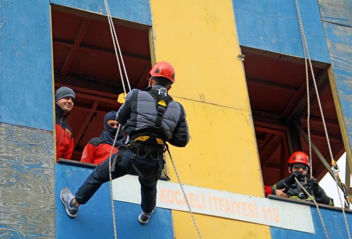 Bir Yılda 15 Bin Kişiye İtfaiye Eğitimi