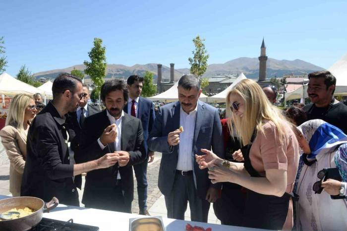 Festival Coşkusu Sürüyor