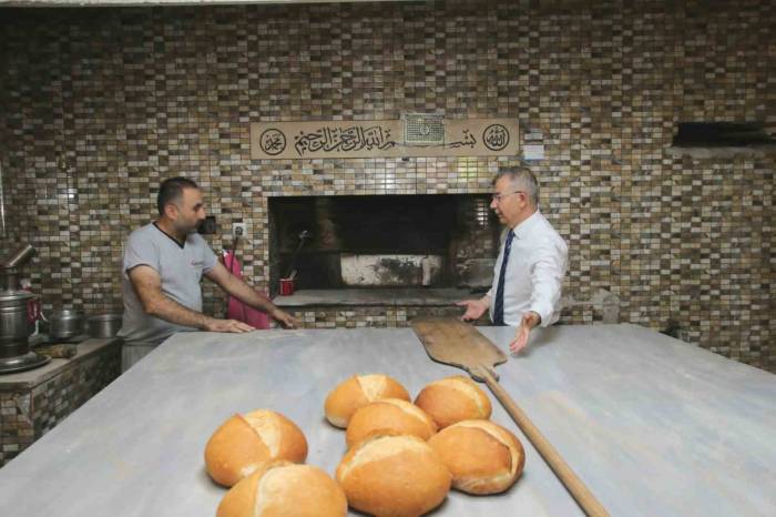 Vali Doruk, Fırında Ekmek Pişirdi