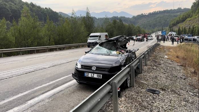 Orman Yangınına Giden Arazöz İle 2 Otomobil Çarpıştı: 1 Ölü, 6 Yaralı