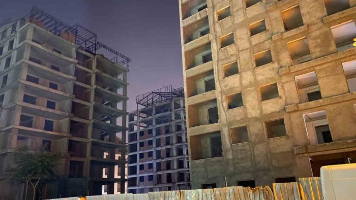 Merdiven Boşluğunda 17 Yaşında Çocuk Cesedi Bulundu