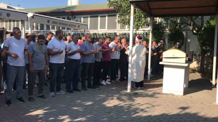 Asansör Boşluğunda Cansız Bedeni Bulunan Genç Kız Toprağa Verildi