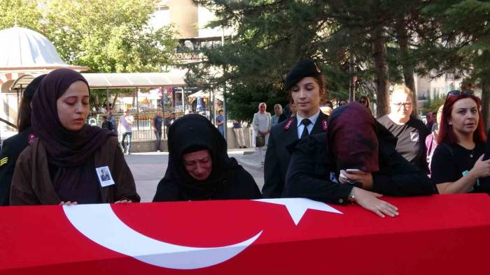 Kore Gazisi Gözyaşlarıyla Son Yolculuğuna Uğurlandı