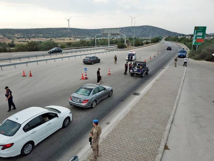 Çeşme’de Huzur İçin Polis Ve Jandarmadan Sıkı Denetim
