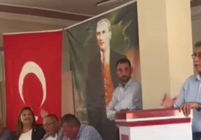 Chp İlçe Kongresinde Gergin Anlar, Olayı Araya Giren Partililer Yatıştırdı