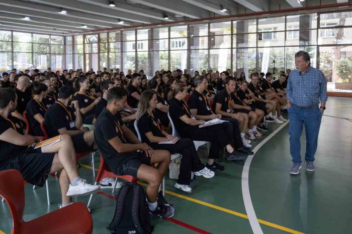 Eczacıbaşı Geleceğe Smaç 8. Çalıştayı, Kovan Spor Kültürü Merkezi’nde Gerçekleşti