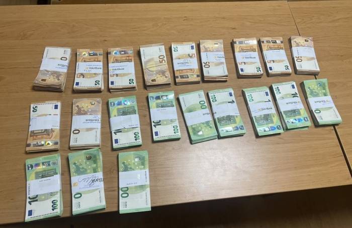 Araçta Bulunan 155 Bin Euro Komşu Gümrüğüne Takıldı