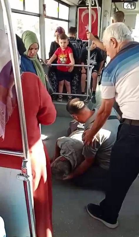 Otobüs Şoförü Saniyelerle Yarıştı, Fenalaşan Yolcuyu Hastaneye Yetiştirdi