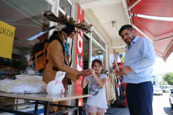 Kovboy Kılığında Tulum Peyniri İkramı