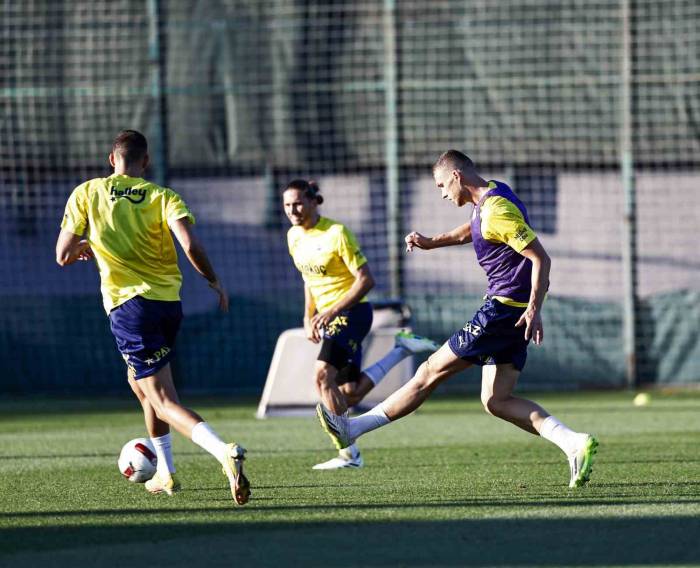 Fenerbahçe, Twente Maçı Hazırlıklarını Sürdürdü