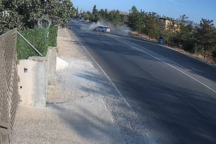 Gaziantep’te İki Aracın Kafa Kafaya Çarpıştığı Kaza Kamerada