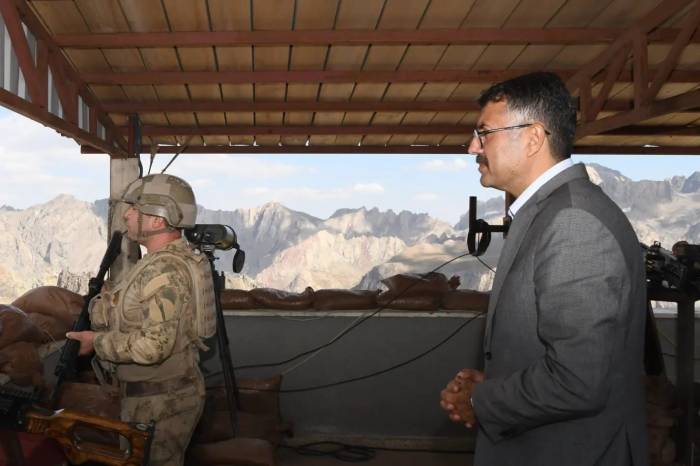 Vali Çelik’ten 3 Bin 450 Rakımda Vatan Nöbeti Tutan Askerlere Ziyaret