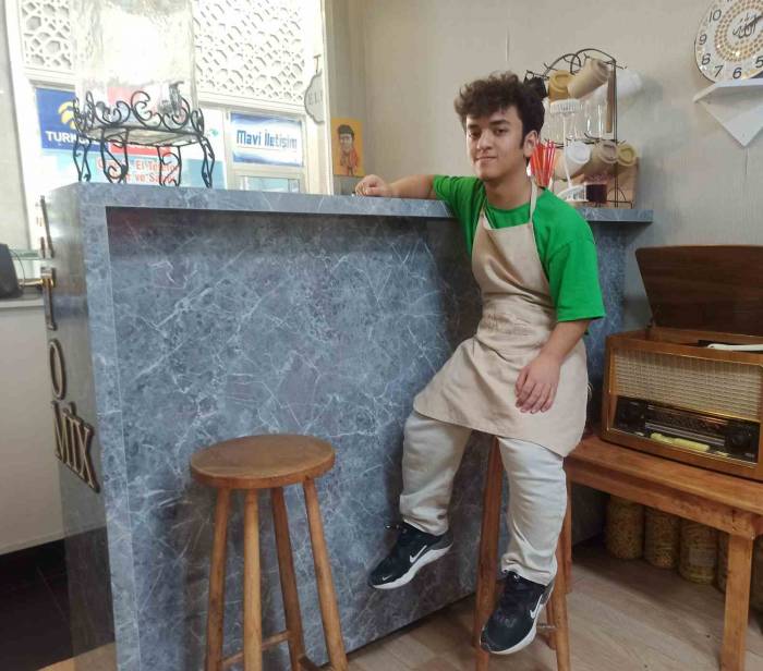 1.35 Boyundaki Halim Boyundan Büyük İşler Yapıyor