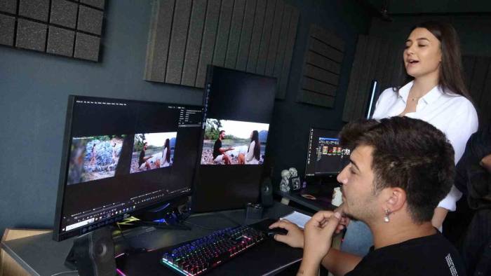 Merve Öğretmen Depremin İzlerini Müzikle Silmeye Çalışıyor