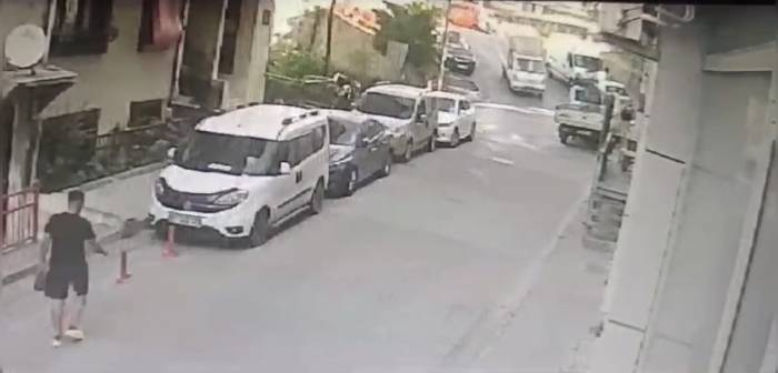 İstanbul’da Dehşet Anları Kamerada: Pedalı Takılan Kamyonet Ortalığı Savaş Alanına Çevirdi