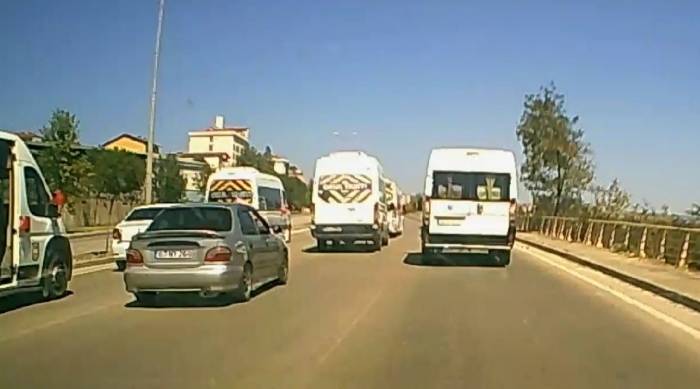 Konvoy Yapıp Altgeçidi Trafiğe Kapatıp Oyun Oynadılar