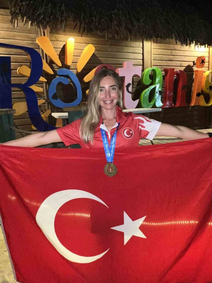 Şahika Ercümen Dünya Üçüncüsü