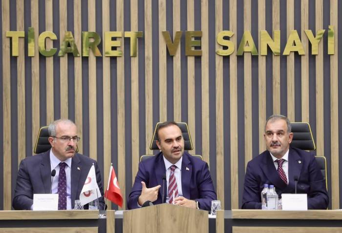 Bakan Kacır, İş Dünyası İle Bir Araya Geldi