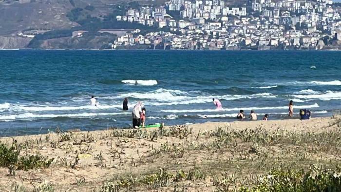 Sinop’ta 2 Kişi Boğulma Tehlikesi Geçirdi