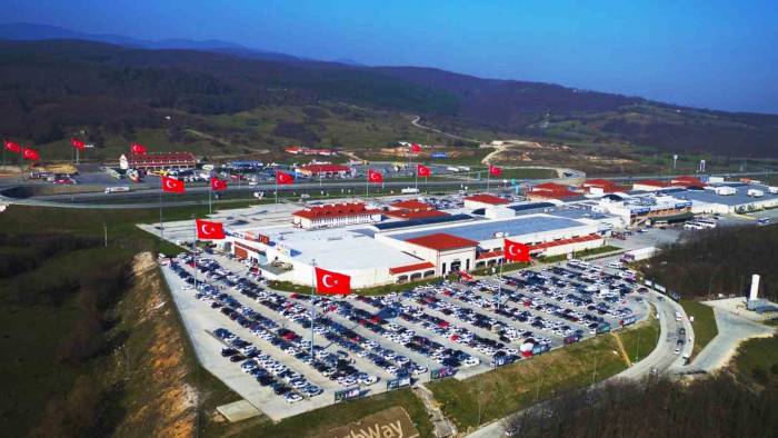 Highway’de Bandolar Zafer Bayramı İçin Çalıyor