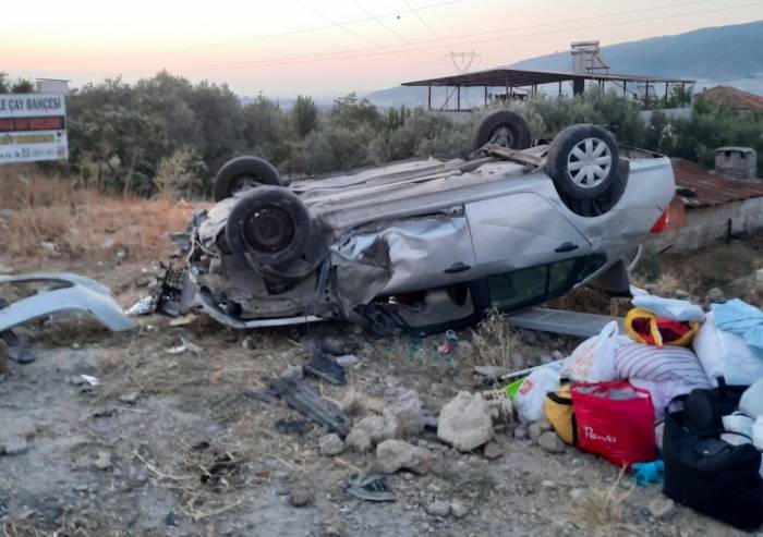 Buharkent’te Kontrolden Çıkan Otomobil Takla Attı