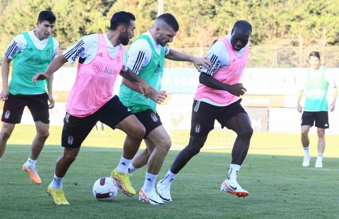 Beşiktaş, Kondisyon Ve Taktik Çalıştı