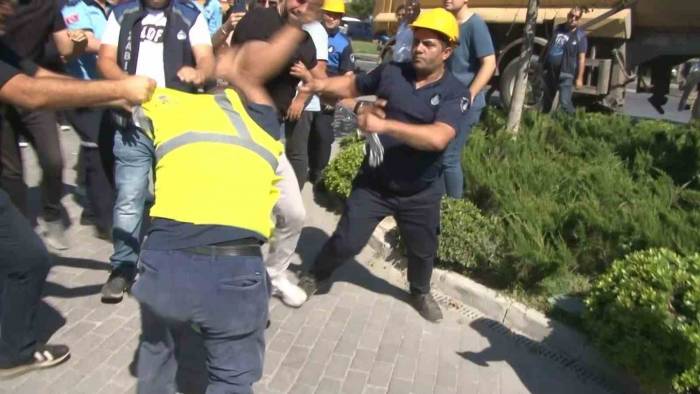 Zeytinburnu’nda İbb’nin Yıkım İşleminde Arbede Yaşandı