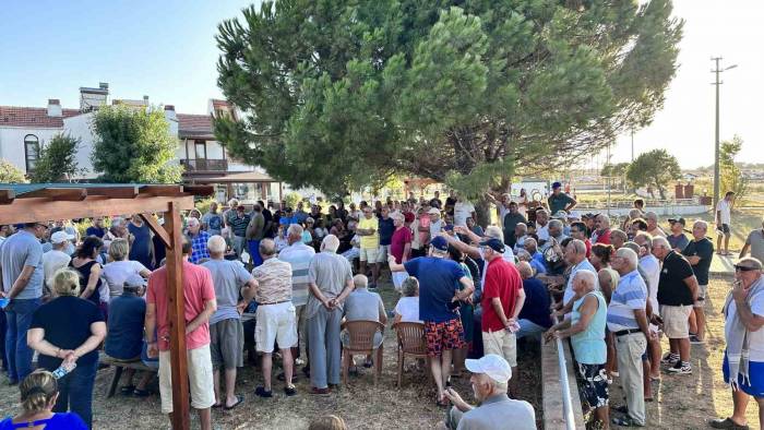 Susuz Site Sakinleri Eylem Yaptı, Muhtar Borcu Ödeme Söz Verdi