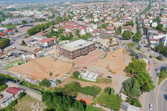 Başiskele Yeşilyurt Mahallesine Park Ve Meydan İnşa Edilecek