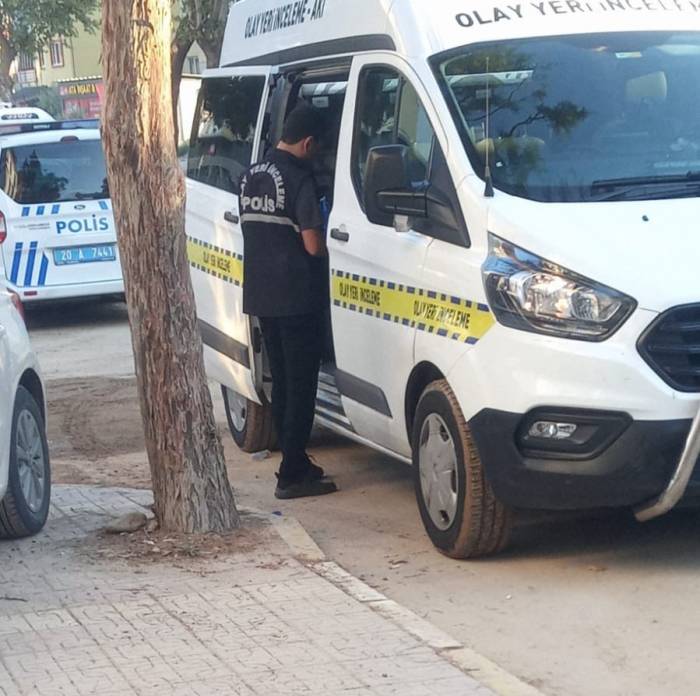 Apartın Çatı Katından Düşen Adam Hayatını Kaybetti