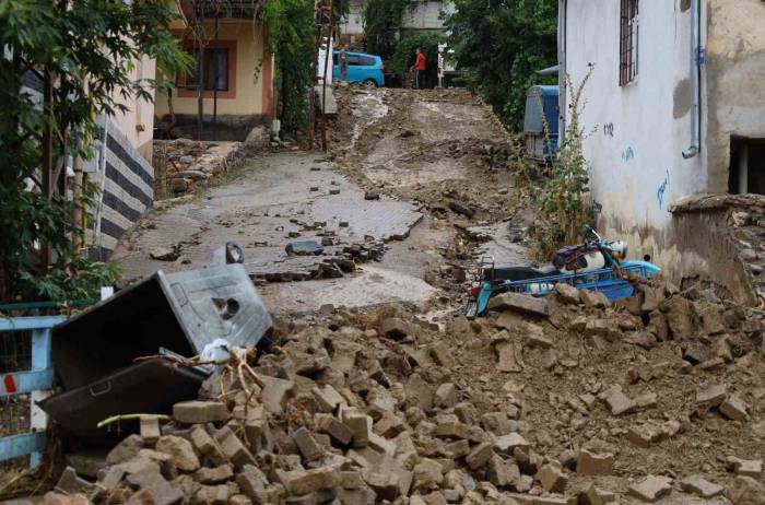 Yahyalı’da Sel Sonrası Yaralar Sarılıyor